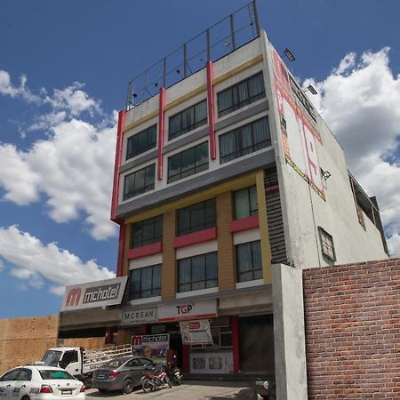 Oyo 666 Mc Hotel Fairview Bandar Quezon Luaran gambar