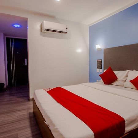 Oyo 666 Mc Hotel Fairview Bandar Quezon Luaran gambar
