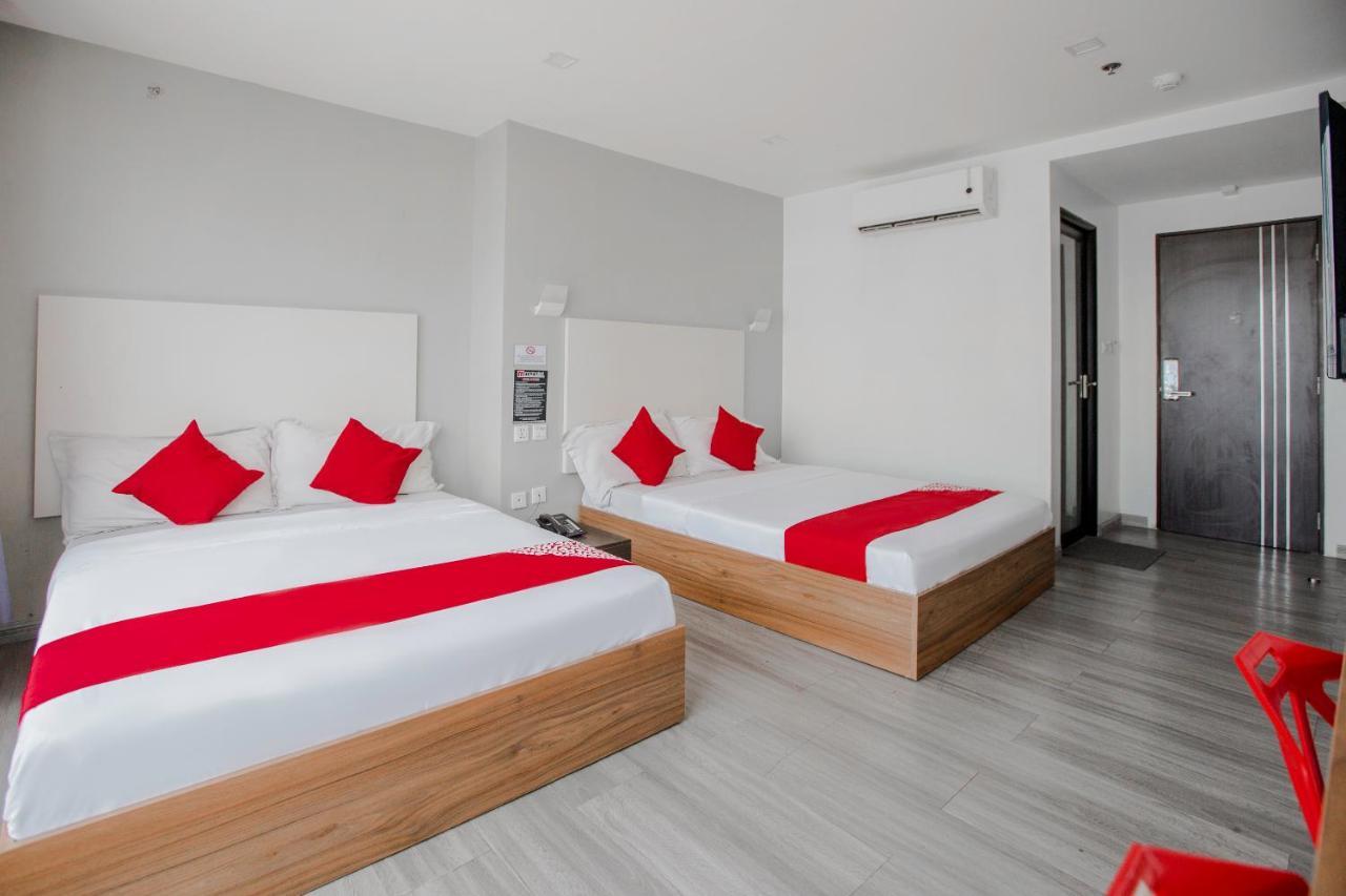 Oyo 666 Mc Hotel Fairview Bandar Quezon Luaran gambar