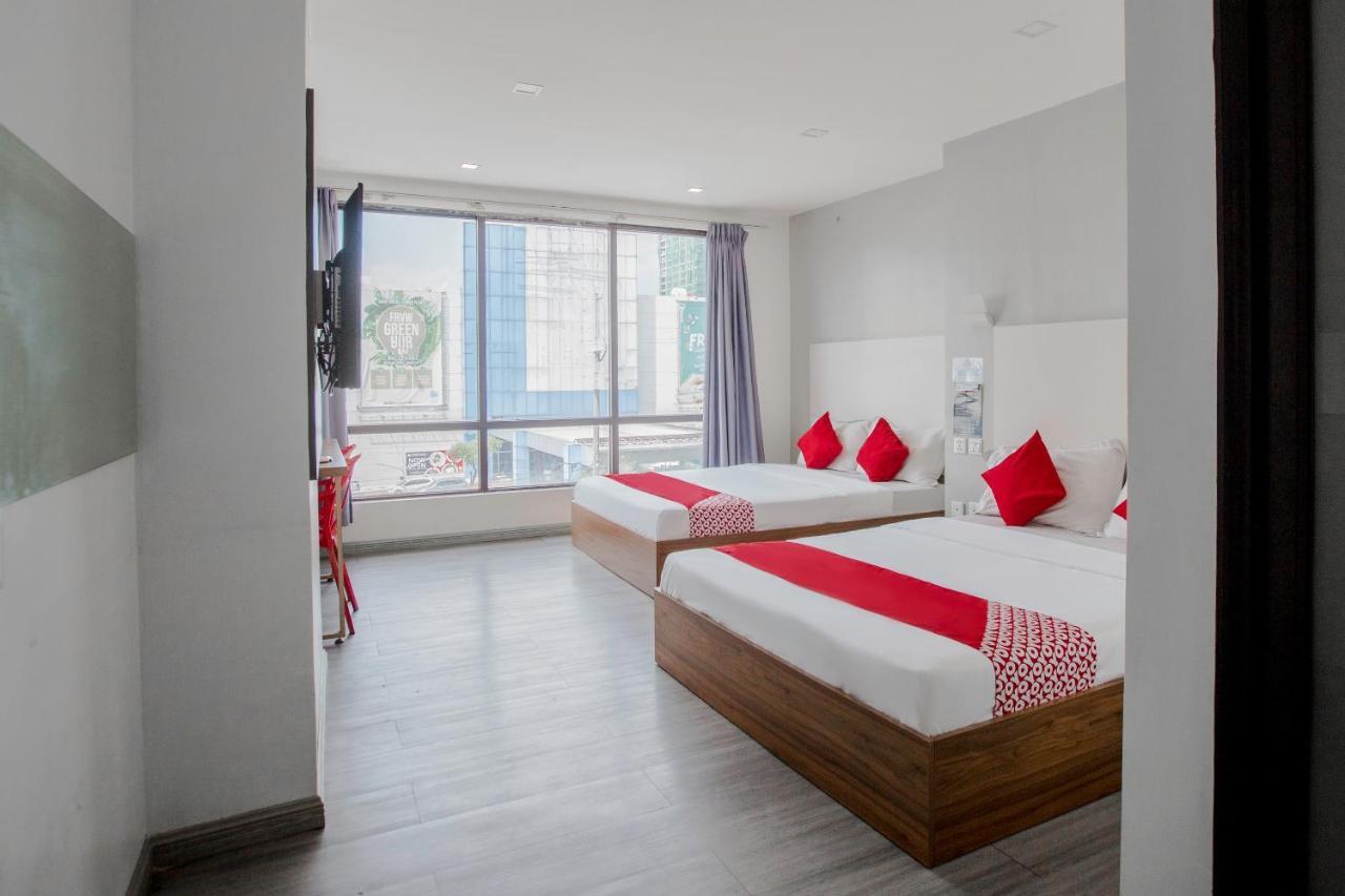 Oyo 666 Mc Hotel Fairview Bandar Quezon Luaran gambar
