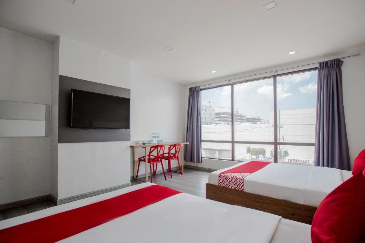 Oyo 666 Mc Hotel Fairview Bandar Quezon Luaran gambar