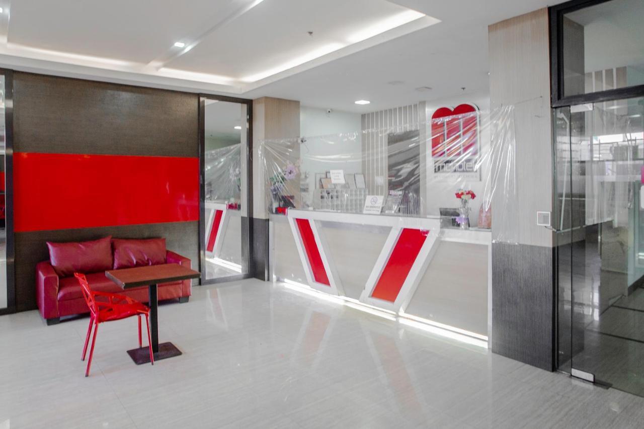 Oyo 666 Mc Hotel Fairview Bandar Quezon Luaran gambar