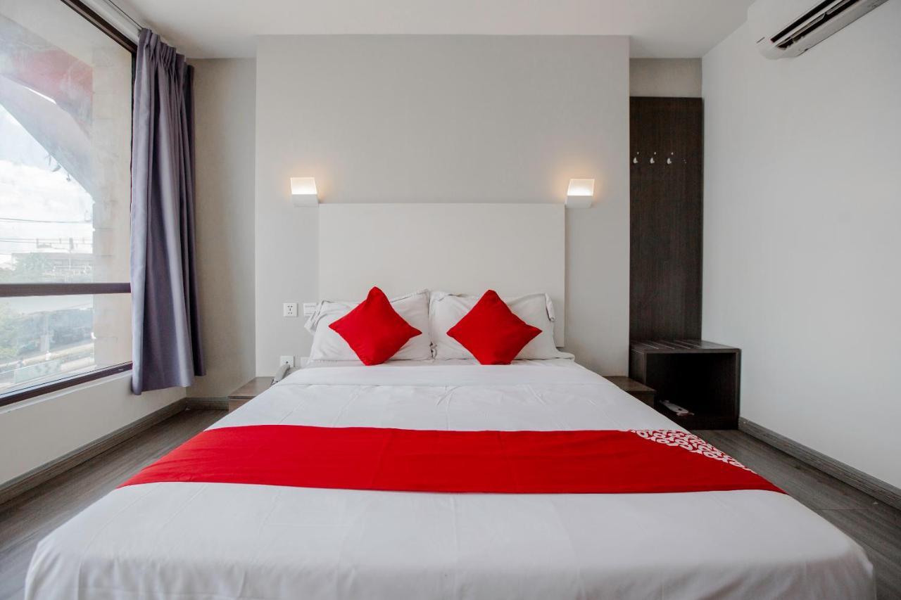 Oyo 666 Mc Hotel Fairview Bandar Quezon Luaran gambar