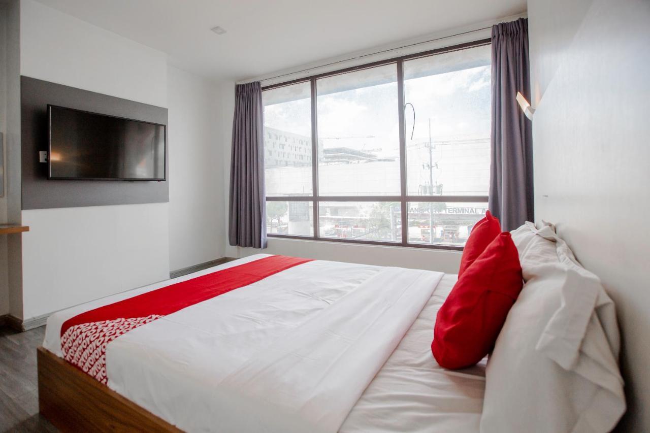 Oyo 666 Mc Hotel Fairview Bandar Quezon Luaran gambar