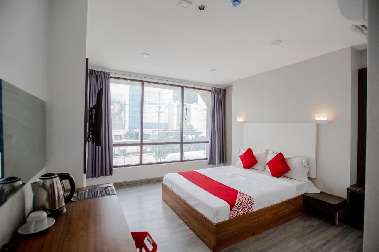 Oyo 666 Mc Hotel Fairview Bandar Quezon Luaran gambar