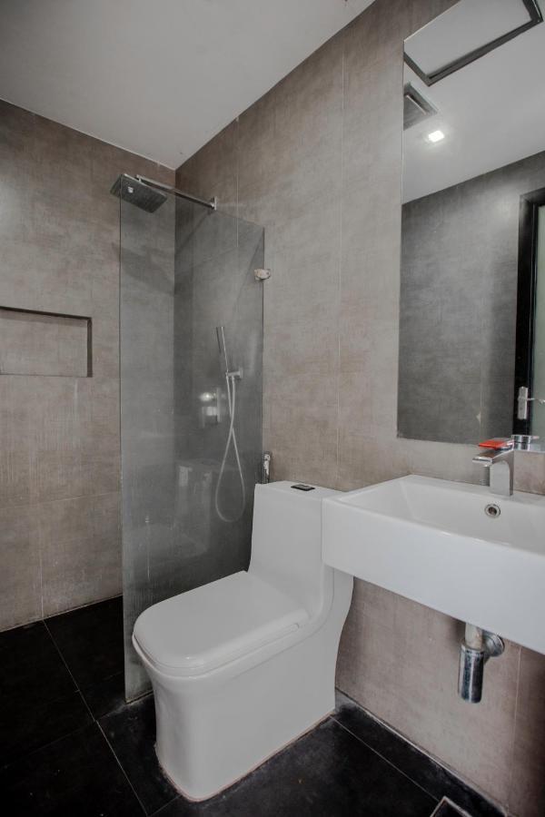 Oyo 666 Mc Hotel Fairview Bandar Quezon Luaran gambar