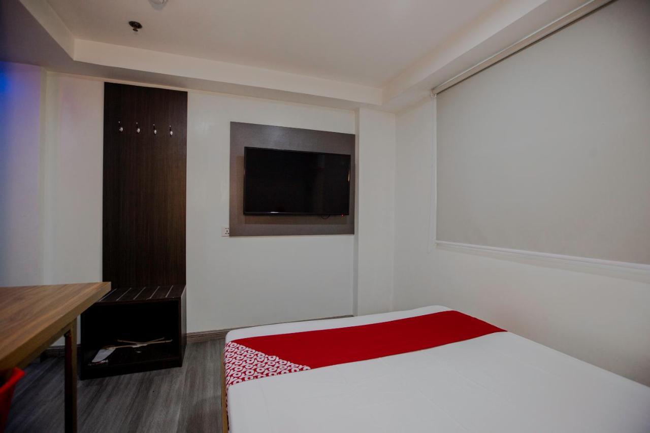 Oyo 666 Mc Hotel Fairview Bandar Quezon Luaran gambar