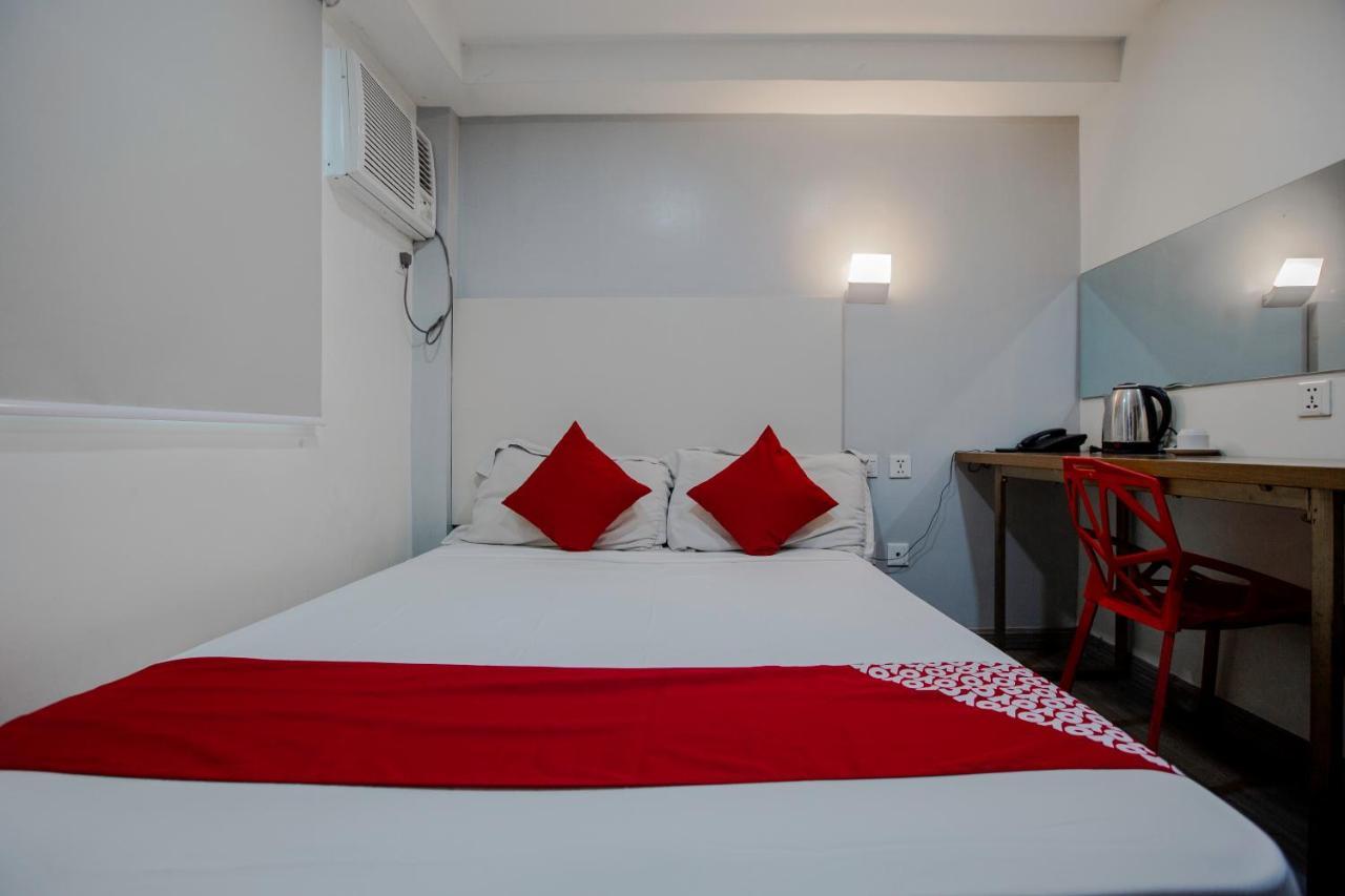 Oyo 666 Mc Hotel Fairview Bandar Quezon Luaran gambar