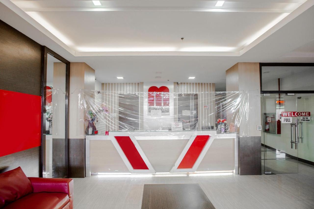 Oyo 666 Mc Hotel Fairview Bandar Quezon Luaran gambar