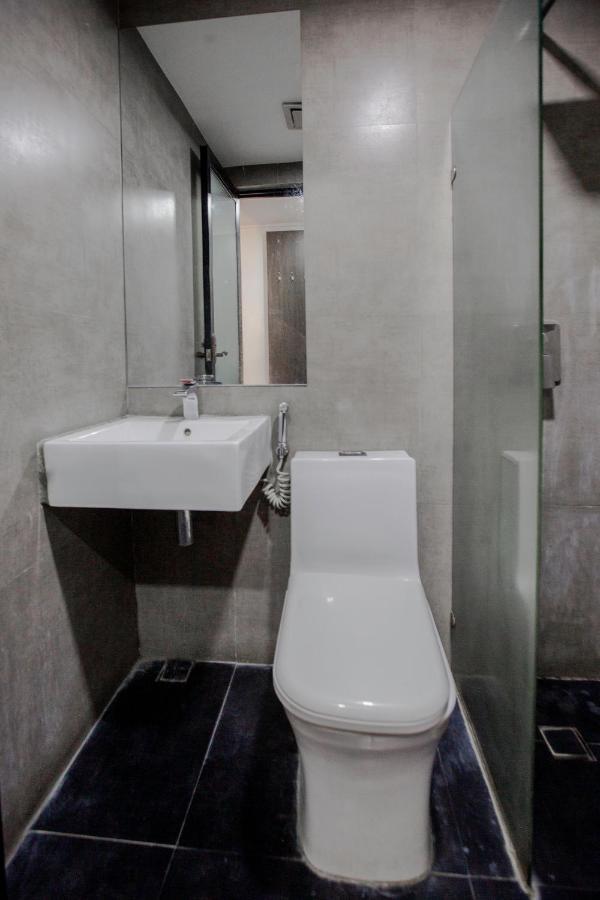Oyo 666 Mc Hotel Fairview Bandar Quezon Luaran gambar